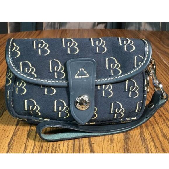 NEW!  DOONEY & BOURKE - DB Monogram Canvas Wristlet / Micropurse - Black & White - Picture 1 of 12